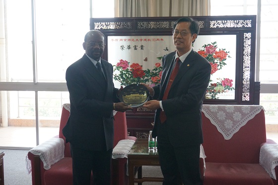 Une délégation de l’ambassade du Gabon en Chine visite l’université normale de Nanjing