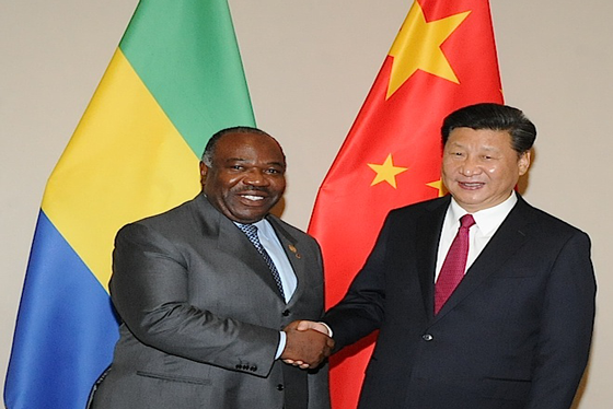 Rencontre entre S.E.M Ali BONGO ONDIMBA, Président de la République Gabonaise et S.E.M XI JINPING, Président de la République Populaire de Chine, en marge du 2ème Sommet du Forum sur la Coopération Chine - Afrique (FSCA), Johannesburg, le 3 Décembre 2015.