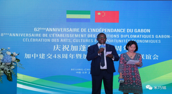 17 Août 2022: Exposition des peintures à l'huile du Dr. MI QIAOMING, tenue dans les locaux de l'Ambassade du Gabon en Chine||Ambassade du Gabon en Chine